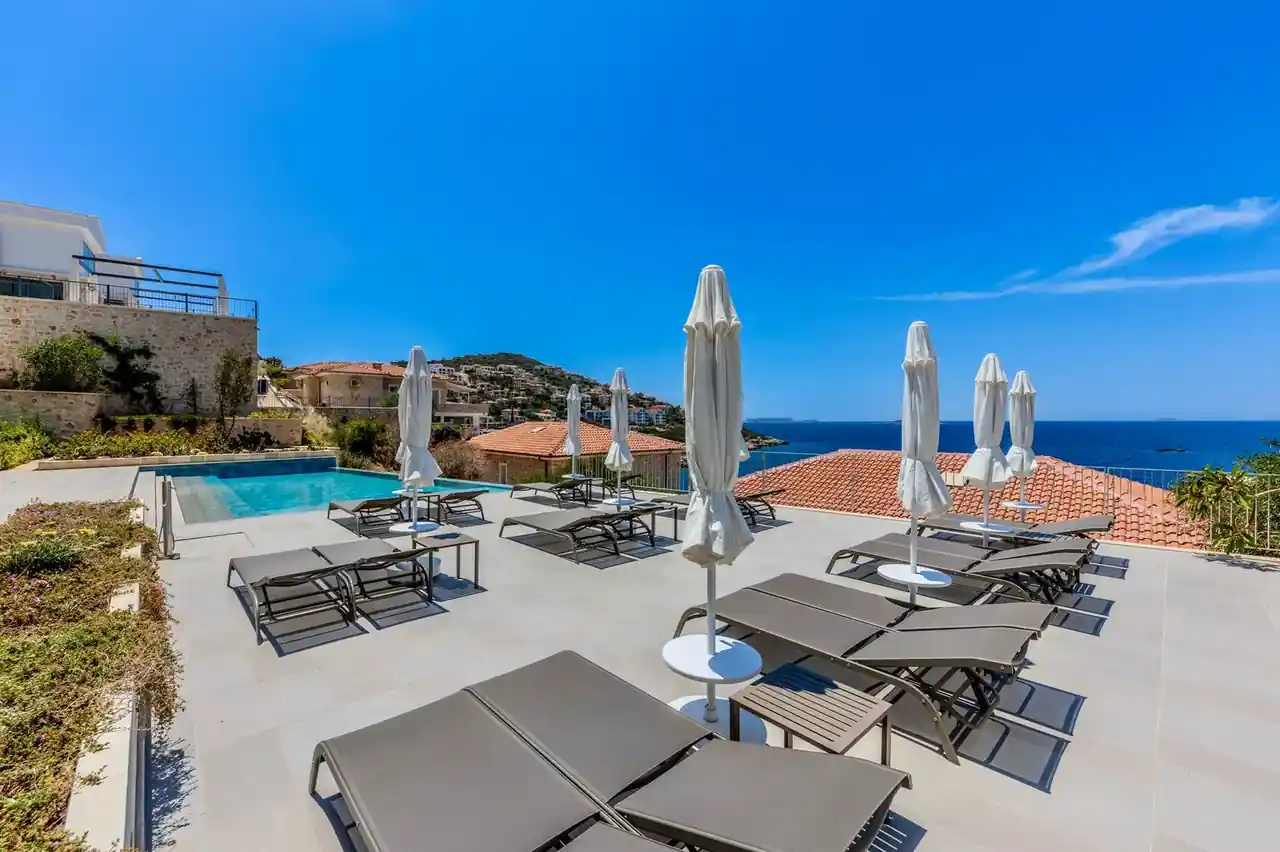 Bazen in plažni klub